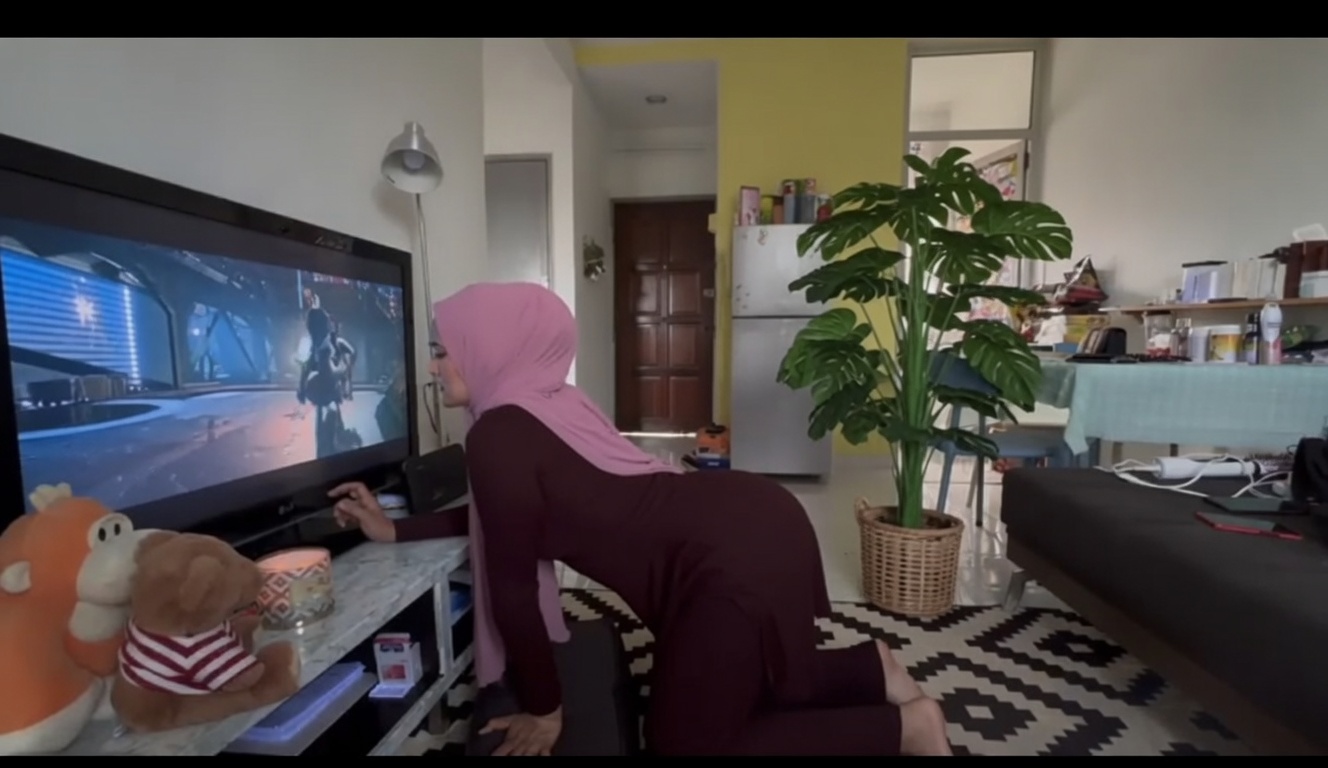 hijab sambil liat idolnya